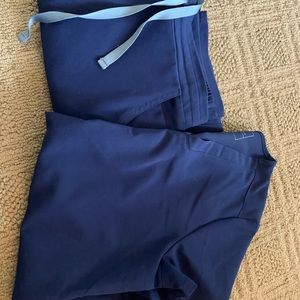 Figs scrub top in navy blue - Casma top